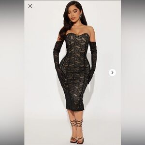 Elegant Black Lace strapless Dress NO gloves dress is NWOT large